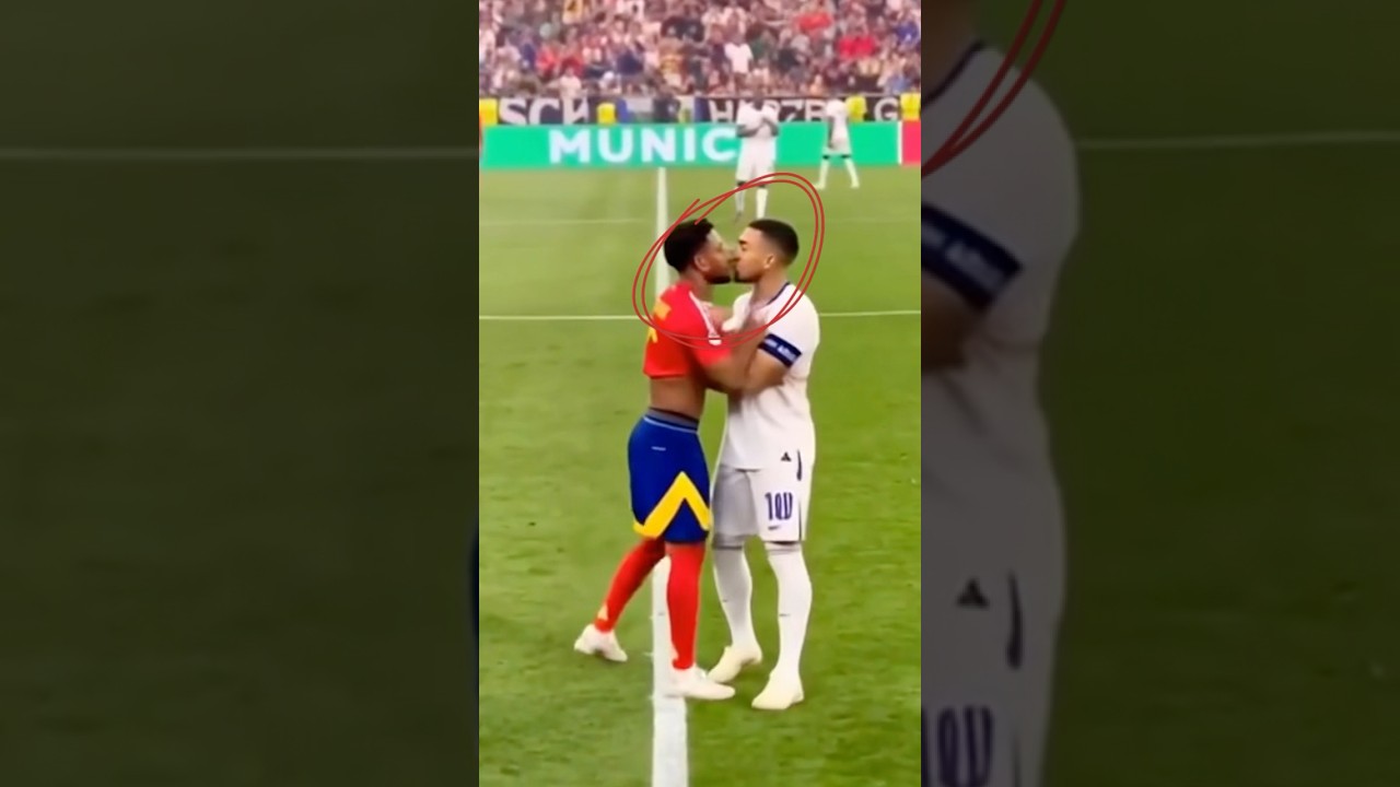 mbappe kissed yamal💞 #mbappe #yamal #kiss #football