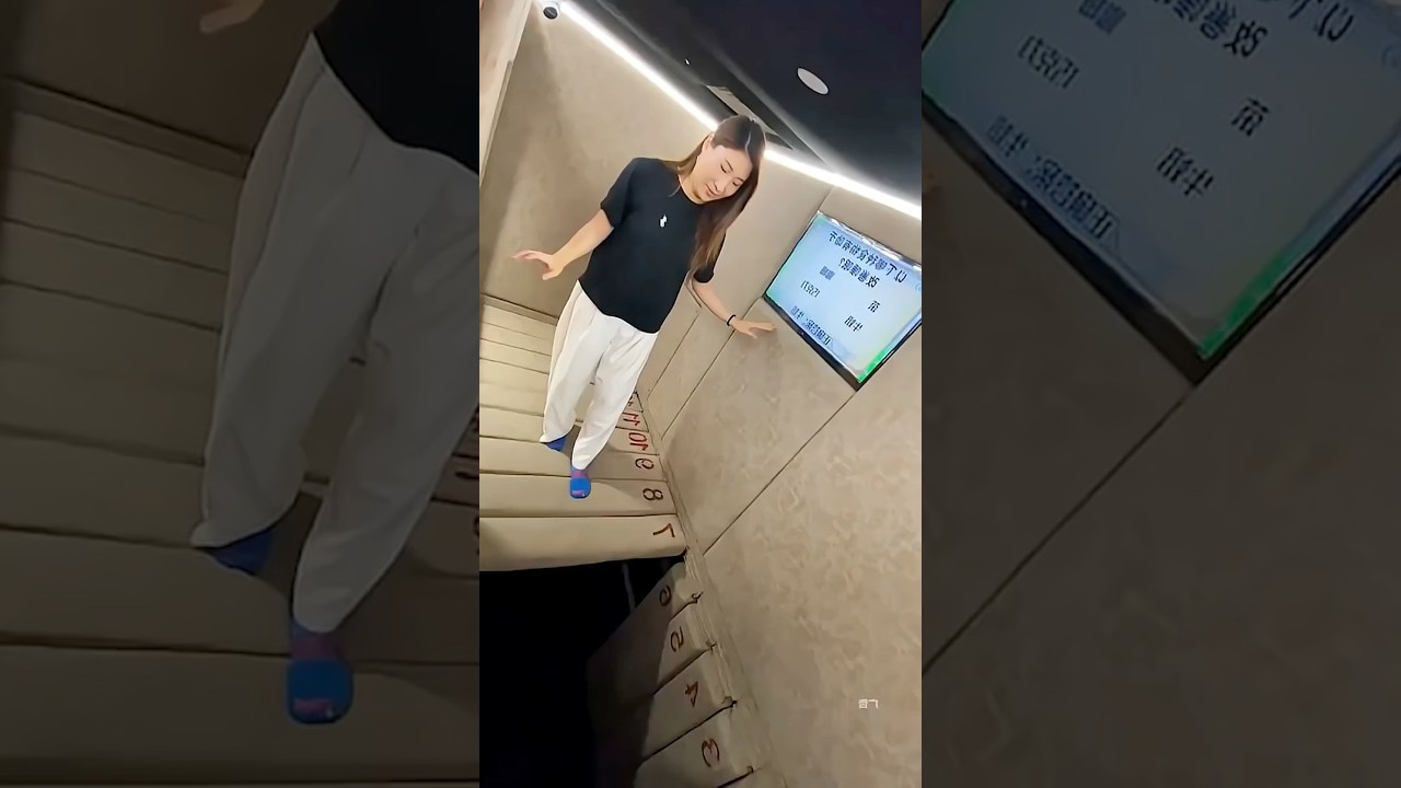 Elle a tenté de remporter le jeu d’escape game 😮